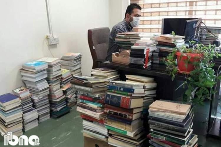 پزشک تبریزی 550 جلد کتاب به کتابخانه مرکزی تبریز هدیه کرد