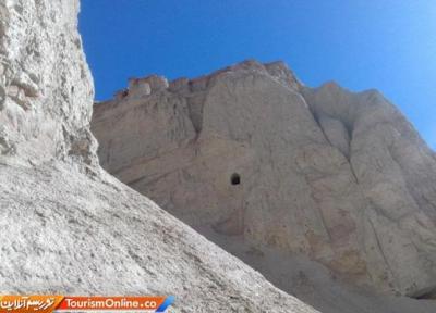 گوور قلعه، گوردخمه صخره ای در ماه نشان زنجان