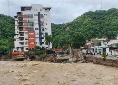 طوفان گرمسیری نورا در مکزیک قربانی گرفت